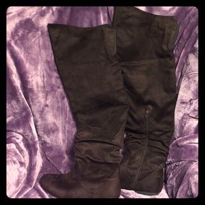 8.5 Suede Brown Knee-High Dr. Viccina Boots